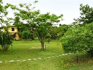 Hotel Sapana Village Lodge Chitwan Zewnętrze zdjęcie